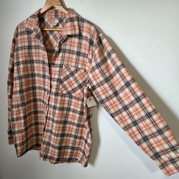 NWT BILLABONG PLAID BUTTON DOWN SHIRT SIZE LARGE WOMENS - Picture 1 of 16